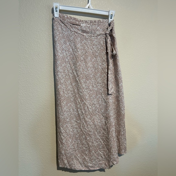 Urban Romantics Wrap Pink floral wrap skirt Size:S - Picture 1 of 3